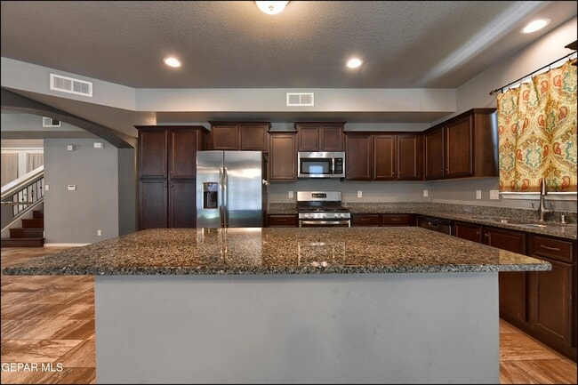 Building Photo - 6560 McFarland Ave