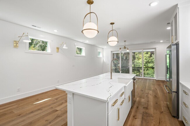 Building Photo - Modern 4-bedroom, 4-bathroom Custom Home D...