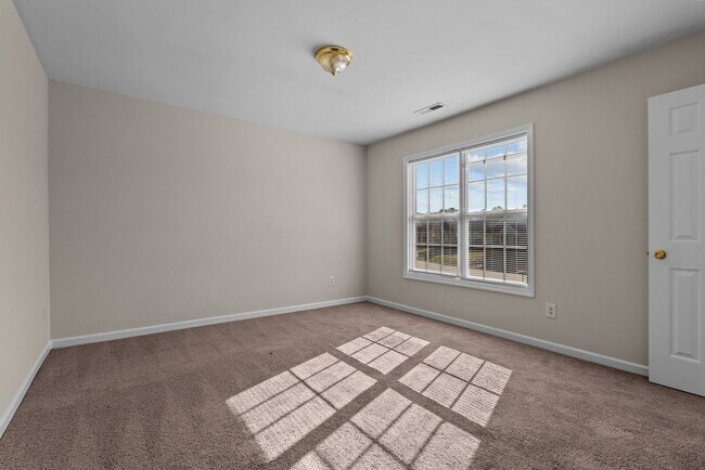 Building Photo - Charming 3-Bed 3.5-Bath Near Campbell University