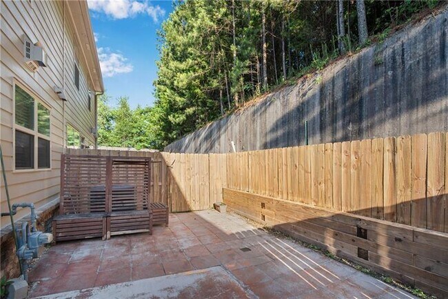 Building Photo - 2242 Knoxhill View