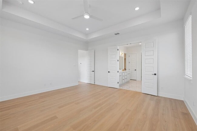 Building Photo - 4908 Turquesa Dr