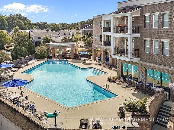 Building Photo - 2021 Hayes Ln