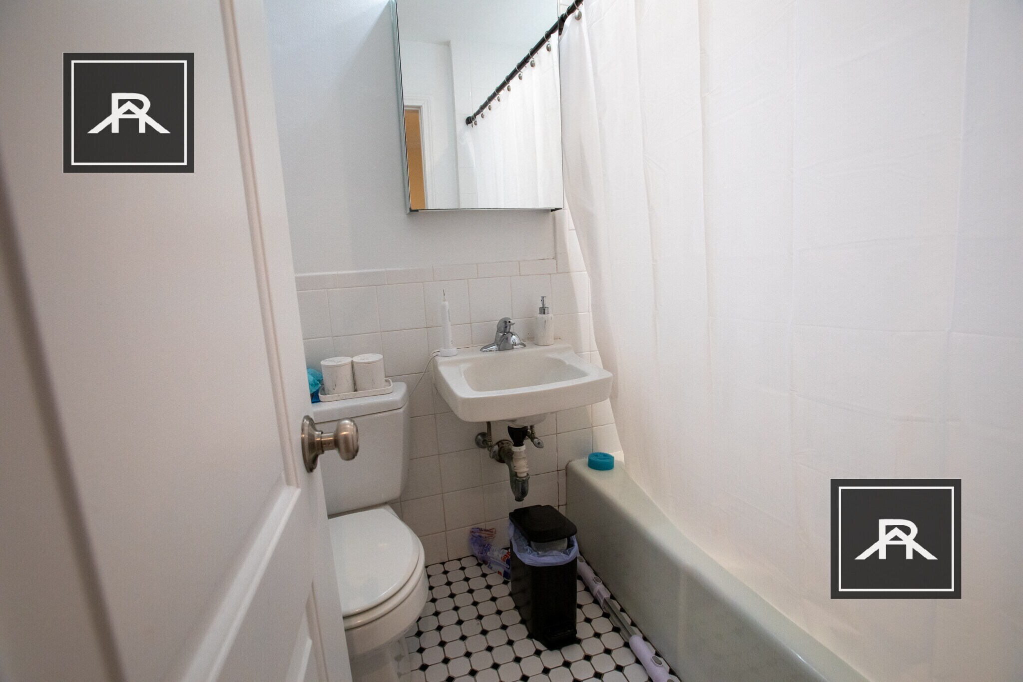 Building Photo - 901 Beacon St