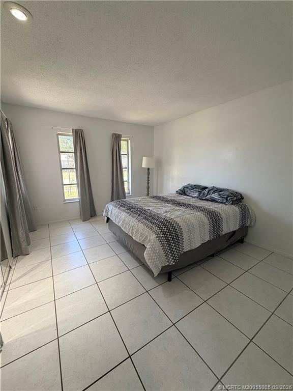 Building Photo - 761 SW Ravenswood Ln