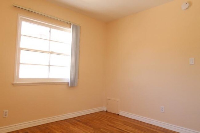 Building Photo - 1 bedroom in Los Angeles CA 90028