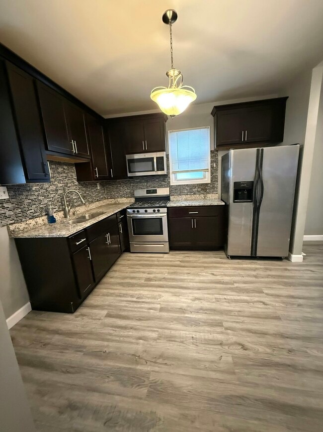 Primary Photo - 3216 Wallace Ave