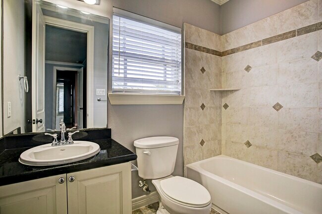 Building Photo - 1140 Robbie St