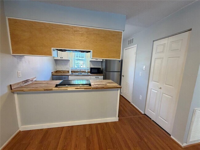 Building Photo - 1140 83rd Ave N