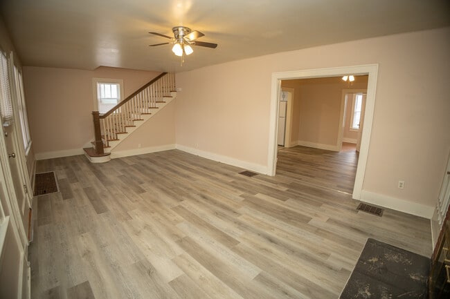 Building Photo - 927 E Dunklin St