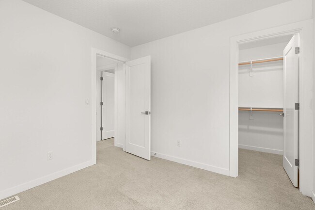 Building Photo - Stunning, Modern 4 bed home with attached ADU in King Neighborhood - AVAILABLE NOW!!