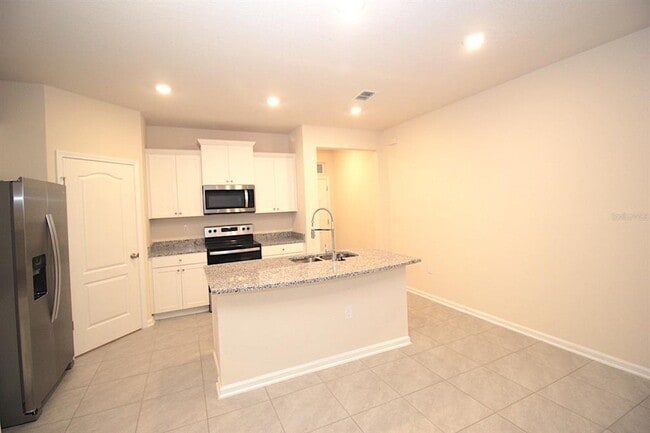 Building Photo - 121 Redbud Rd