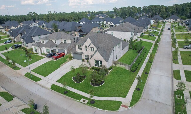 Building Photo - 902 Falcon Hollow Ln