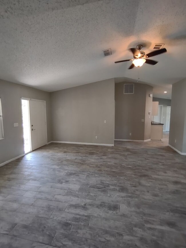 Building Photo - Indian Trails 3 Bedroom 2 Bath!