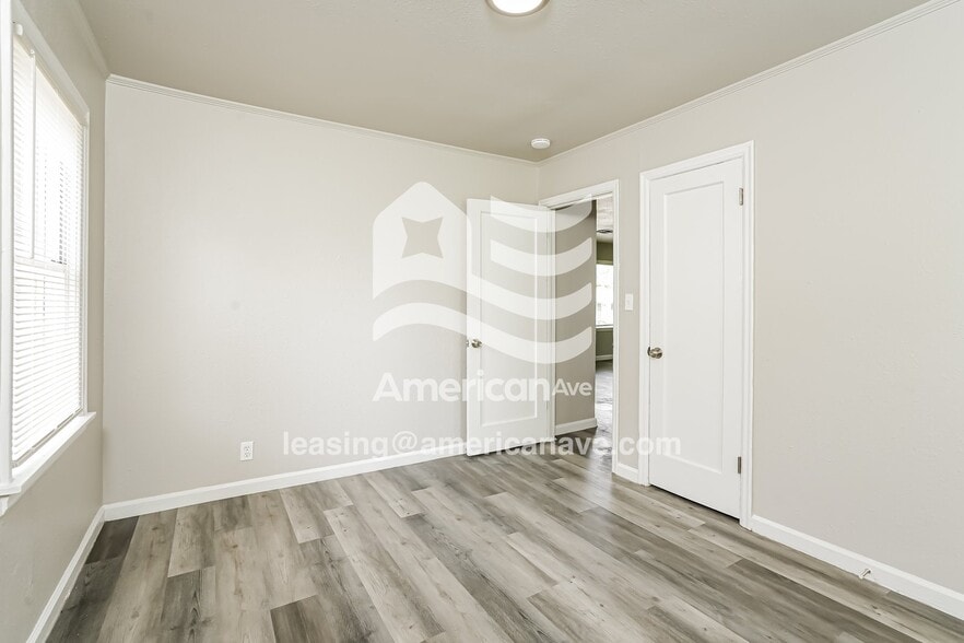 Building Photo - 1631 N Columbia Pl