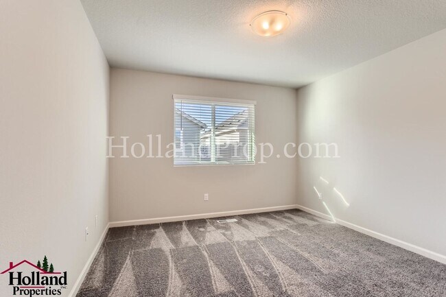 Building Photo - Gorgeous 4 Beds 2.5 Baths Single Family in...