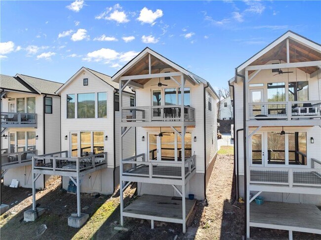 Building Photo - 35 Cottonwood St