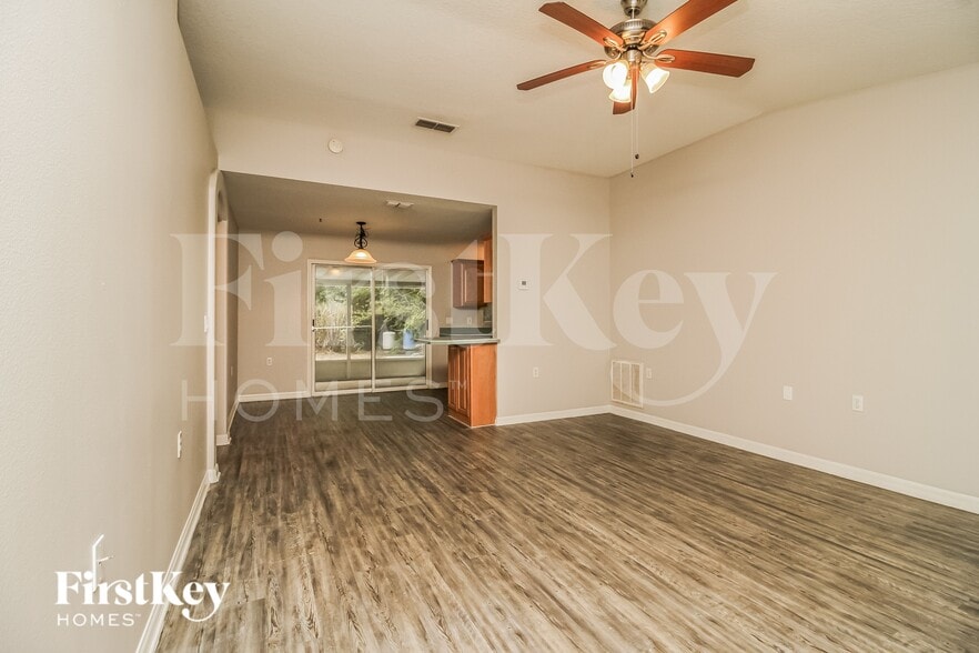 Building Photo - 31111 Oakmont Ave