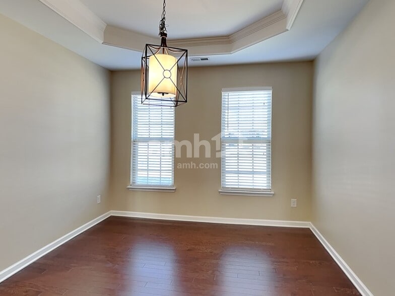 Building Photo - 15325 Colonial Park Dr