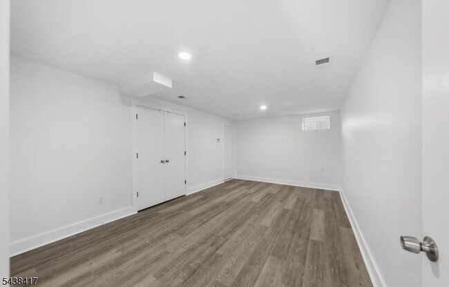 Building Photo - 1119 Hampton Pl