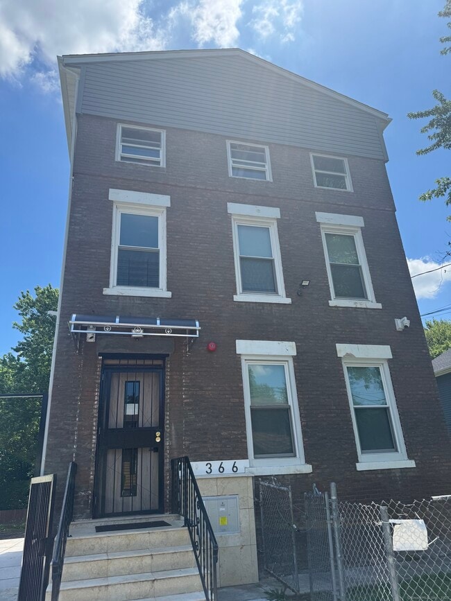 Primary Photo - 366 Bellevue St