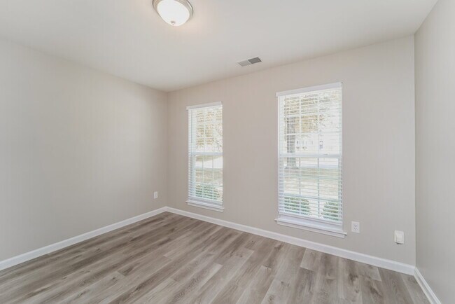 Building Photo - 161 Shephard Hill Dr