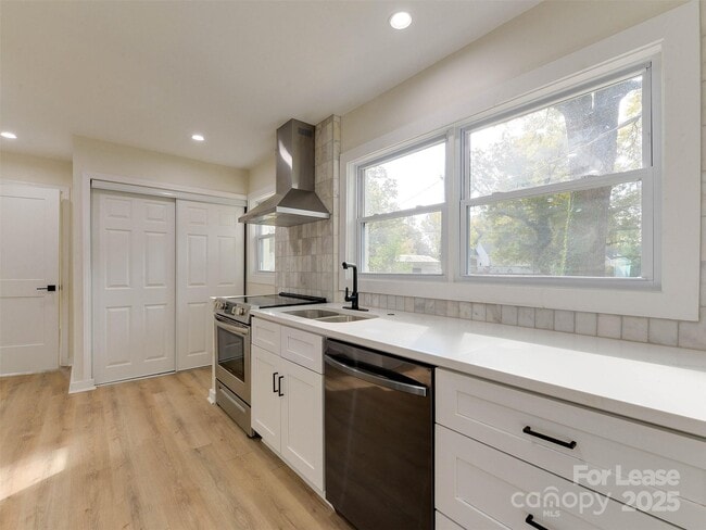 Building Photo - 2721 Mayflower Rd