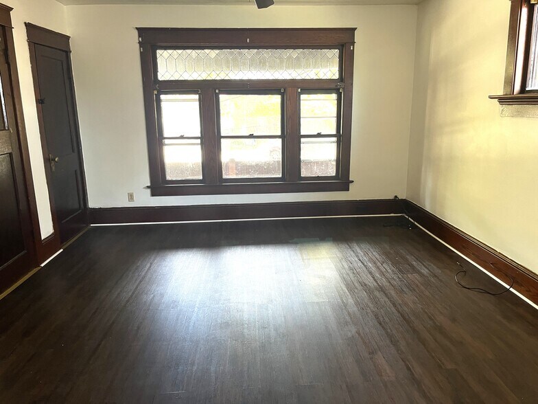 Building Photo - 1158 Brown Ave