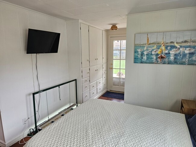 Building Photo - 906 G Ave