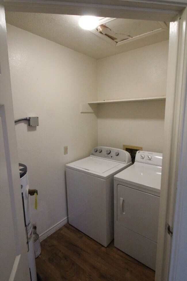 Building Photo - Condo within walking distance to Texas Sta...