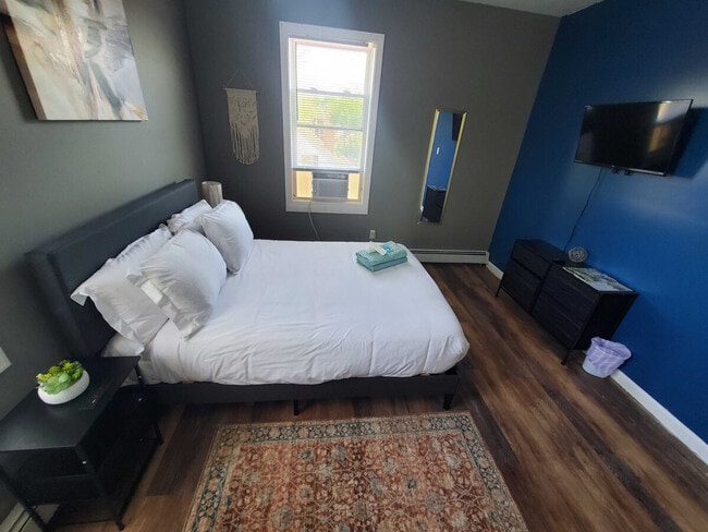 Building Photo - 3 Salmon St