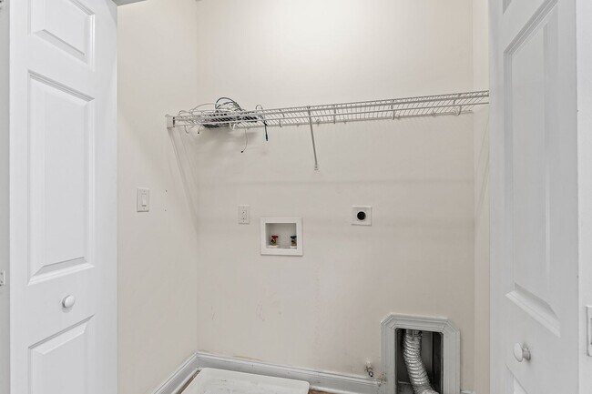 Building Photo - Spacious 3-Bedroom Condo in Prime Raleigh Location!