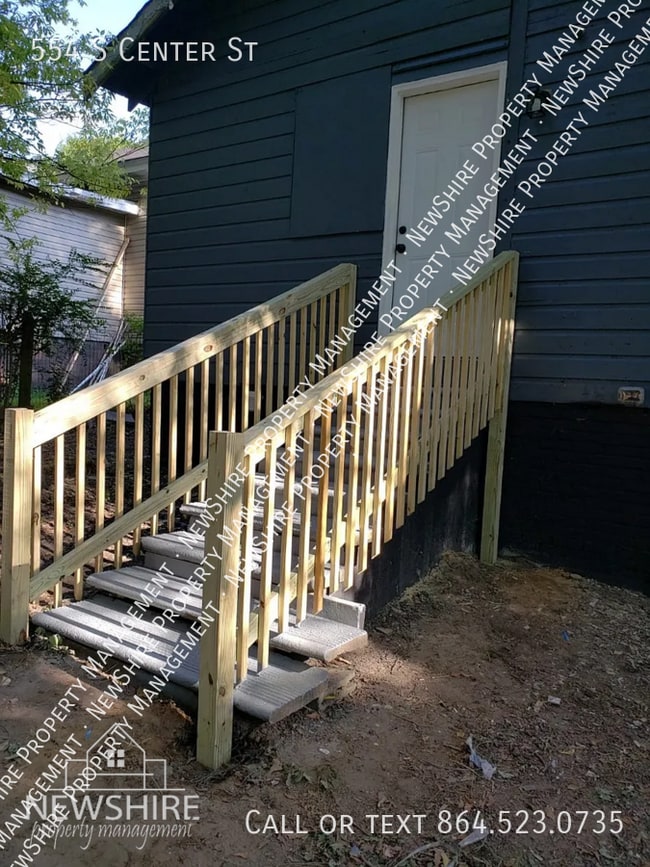 Building Photo - 554 S Center St