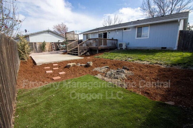 Building Photo - 2827 SW Pumice Ave