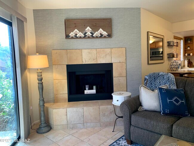 Building Photo - 5051 N Sabino Canyon Rd