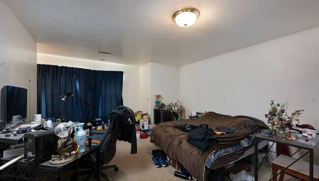 Building Photo - FULLY GUTTED & RENOVATED 4-Bedroom Condo N...