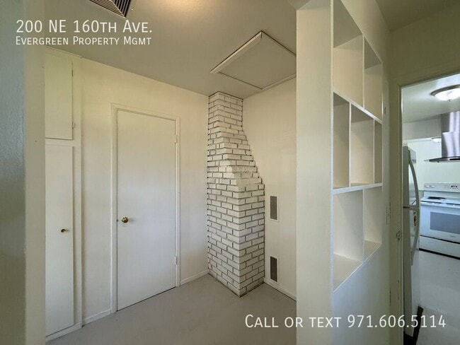 Building Photo - 200 NE 160th Ave