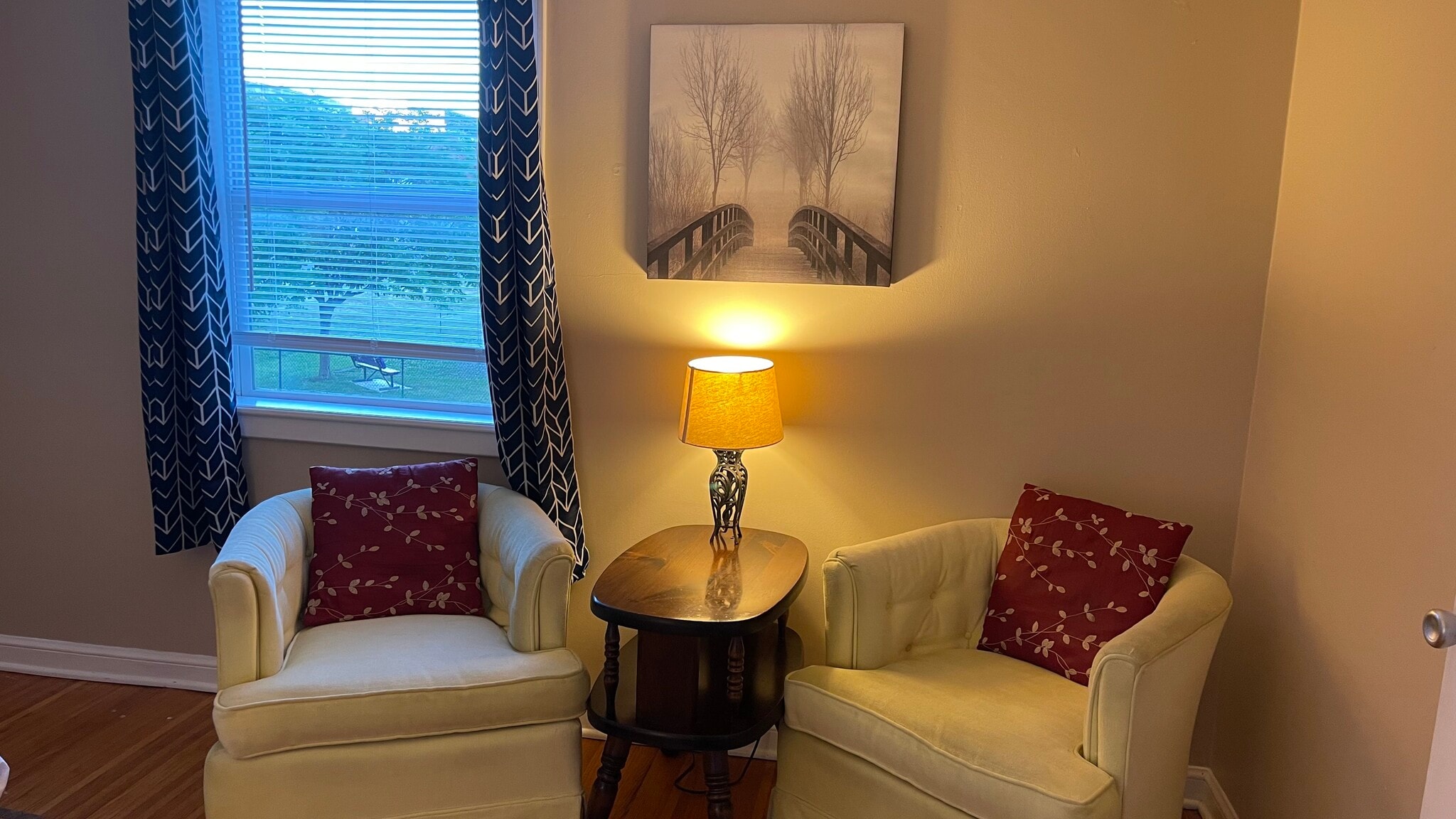Bedroom 2 sitting area - 3 Stanford Rd W