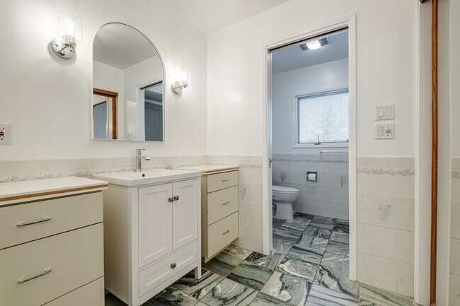 Building Photo - 90 Geldert Dr