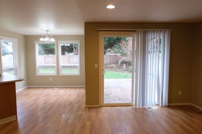 Building Photo - !!!HALF MONTH RENT FREE!!!? Beautifully Updated Home in a Peaceful, Highly Desirable Fisher’s Lan...