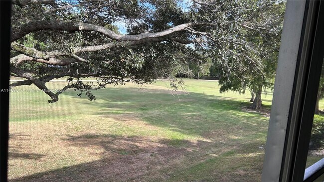 Building Photo - 800 E Cypress Ln