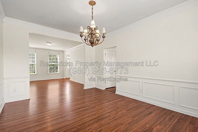 Building Photo - 7864 Whispering Wood Dr