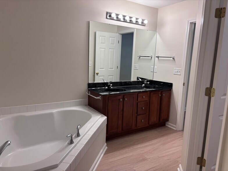 Ensuite Bath W HUGE Soaking Tub & Walk In Shower! - 83 Birkshire Way