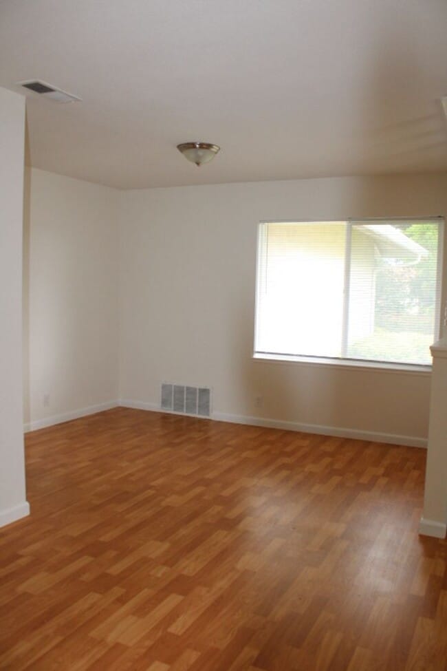 Building Photo - 2152 Blue Jay Cir., Pinole, CA 94564