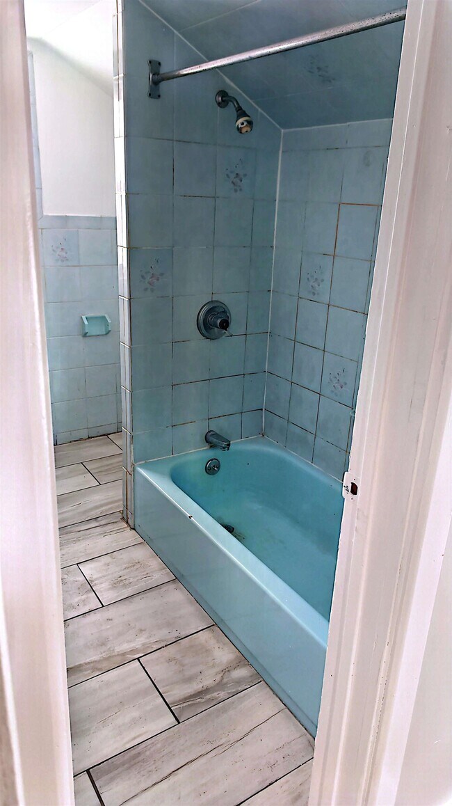 Building Photo - 9 W 15th St