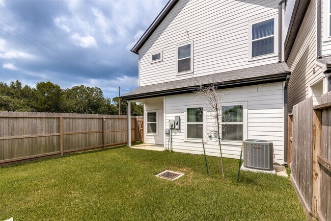 Building Photo - 13131 Perennial Spgs Dr