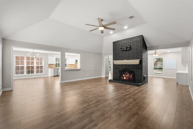 Building Photo - 2105 Murfield Dr