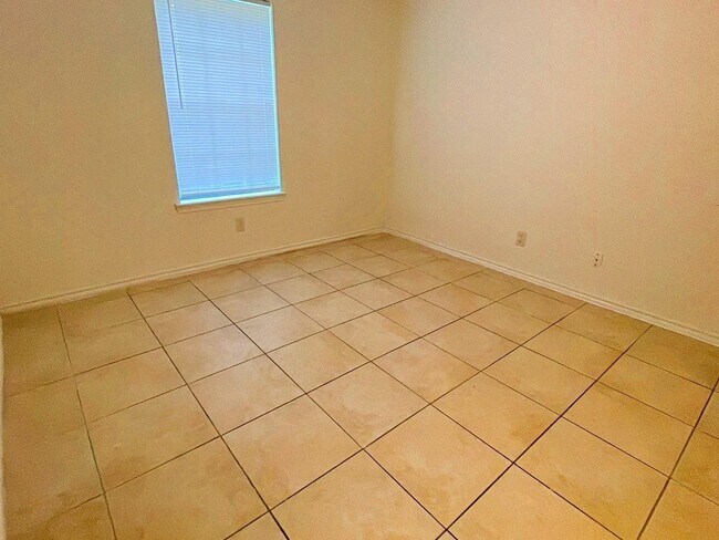 Building Photo - 1307 Brenda Ln