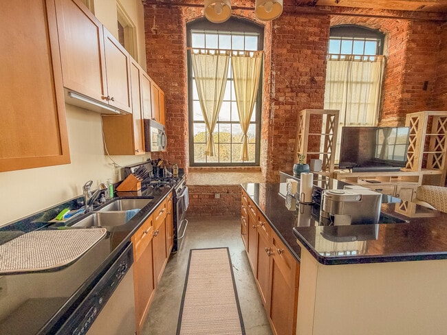 Building Photo - 328 Mills Ave