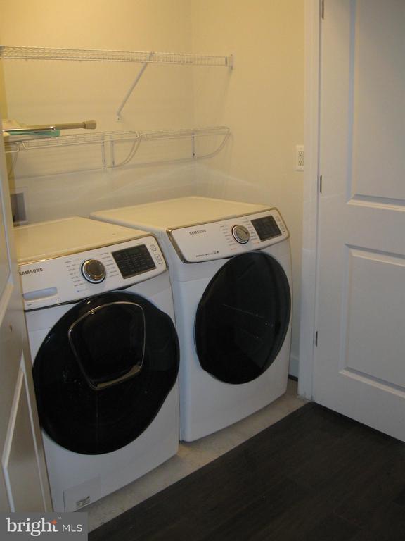 Building Photo - 6158 Carey Park Ln