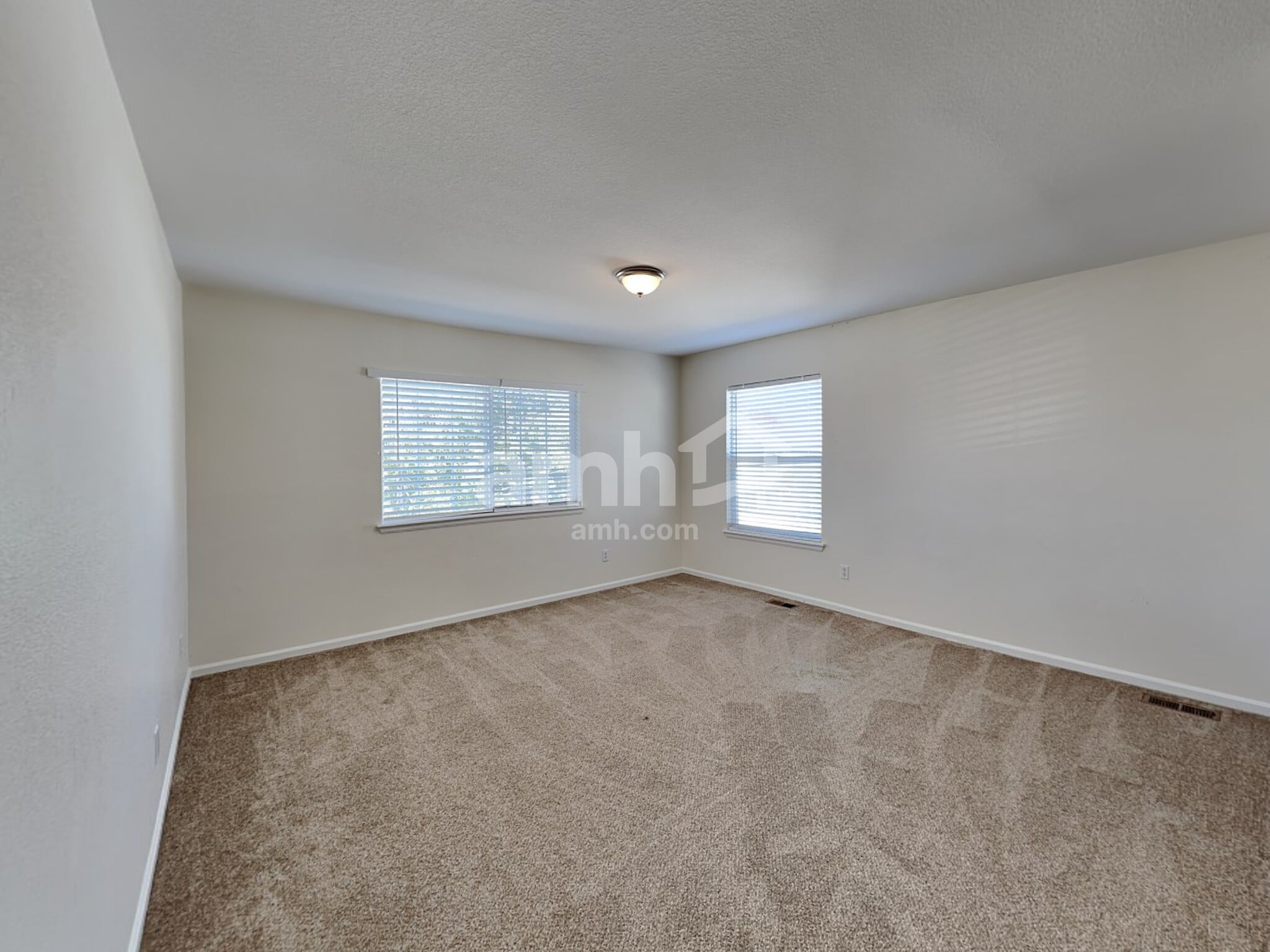Building Photo - 5252 N Cathay St